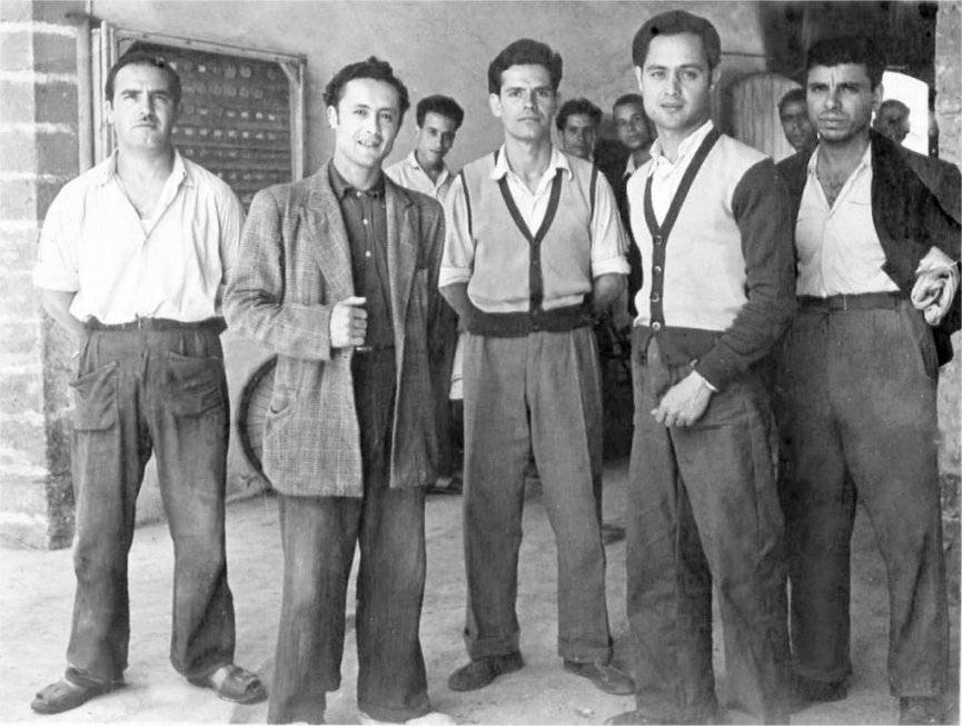 Equipe d'ouvriers � l'usine Carel - 1950