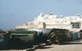Barques sur fond de remparts